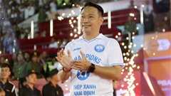 HLV Vũ Hồng Việt đón ‘song hỷ lâm môn’